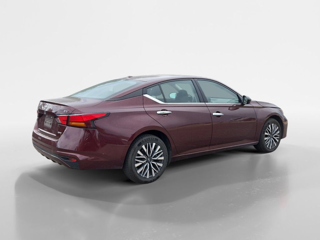 Used 2024 Nissan Altima 2.5 SV AWD/4WD image 5