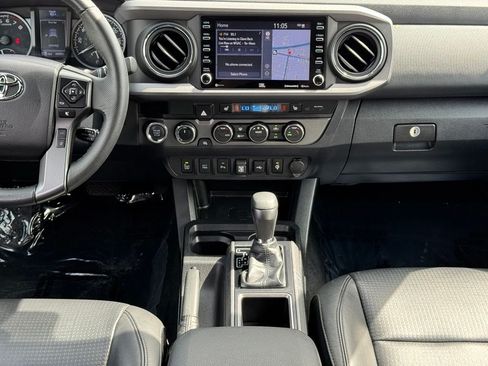 Used 2022 Toyota Tacoma TRD Sport w/ TRD Premium Sport Package AWD/4WD image 33