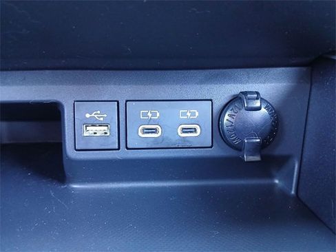 Certified 2023 Toyota Highlander XLE image 30