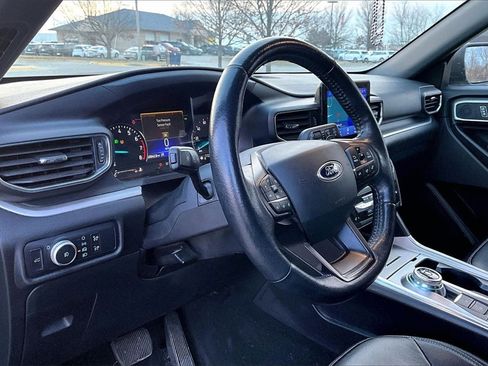 Used 2020 Ford Explorer XLT w/ Equipment Group 202A image 9