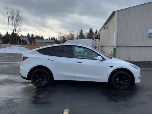 Used 2021 Tesla Model Y Long Range image 10