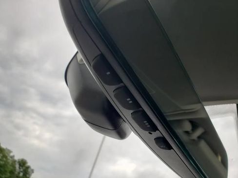 Used 2023 Volkswagen Tiguan SE w/ Panoramic Sunroof Package AWD/4WD image 25