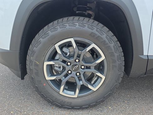 New 2026 Chevrolet Equinox ACTIV w/ Convenience Package III FWD image 9