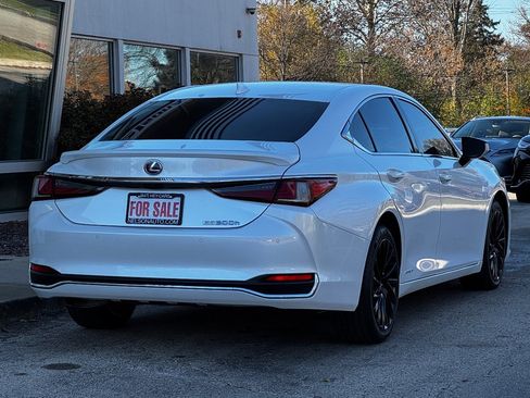 Used 2021 Lexus ES 300h w/ Accessory Package 2 image 4