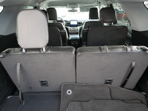 Certified 2022 Ford Explorer XLT w/ Equipment Group 202A image 8