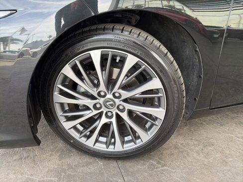 Used 2019 Lexus ES 300h w/ Premium Package image 5