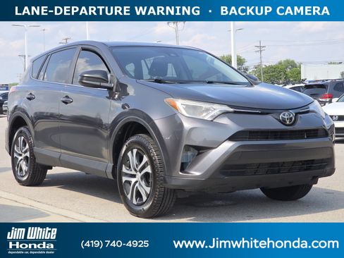 Used 2018 Toyota RAV4 LE FWD image 1