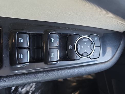 Used 2015 Ford Edge SEL FWD image 25