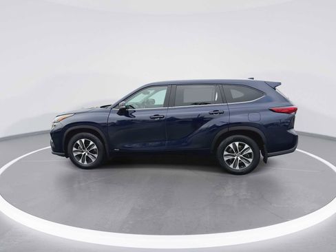 Certified 2022 Toyota Highlander XLE image 5