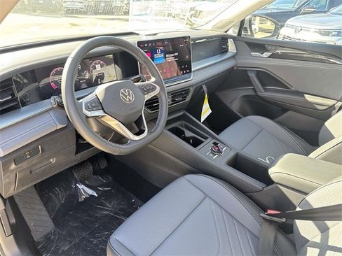 New 2026 Volkswagen Tiguan SE image 12