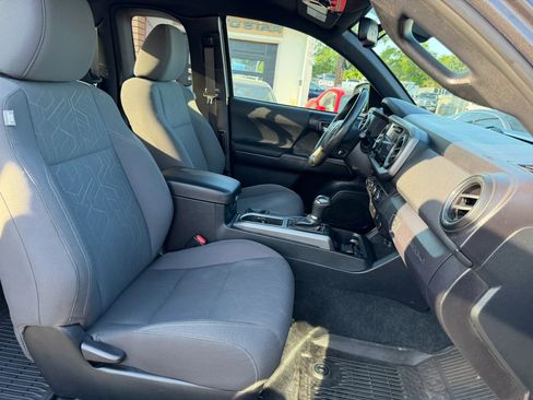 Used 2019 Toyota Tacoma TRD Off-Road AWD/4WD image 21