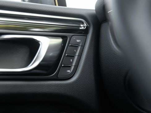 Certified 2026 Porsche Macan AWD/4WD image 18