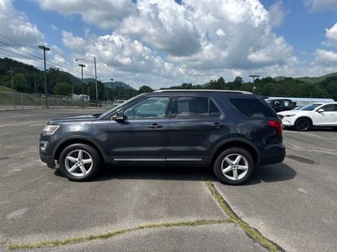 Used 2017 Ford Explorer XLT w/ Equipment Group 202A AWD/4WD image 5