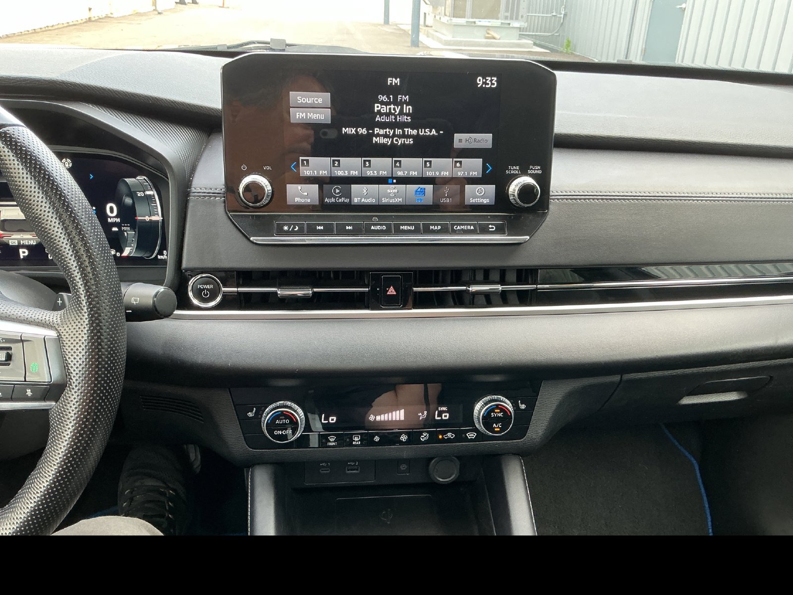 Used 2024 Mitsubishi Outlander 4WD Plug-In Hybrid image 18