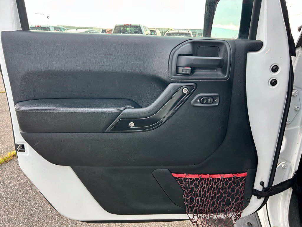 Used 2017 Jeep Wrangler Unlimited Rubicon AWD/4WD image 19