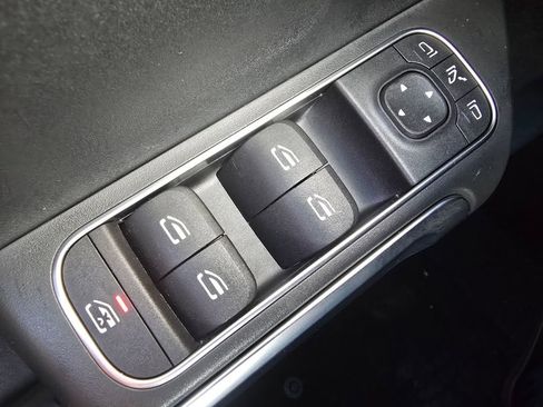 Used 2020 Mercedes-Benz GLB 250 GLB 250 image 26