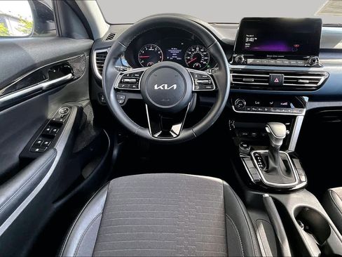 Used 2023 Kia Seltos S w/ Navigation Package FWD image 6