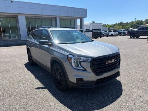 Used 2023 GMC Terrain SLE w/ Driver Convenience Package FWD image 3