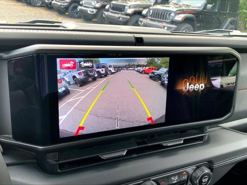 Certified 2025 Jeep Wrangler Unlimited Rubicon AWD/4WD image 24