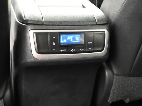 Used 2019 Toyota Highlander XLE AWD/4WD image 13
