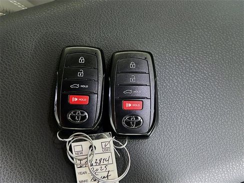 Used 2025 Toyota Camry SE image 32