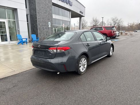 Used 2024 Toyota Corolla LE w/ LE Premium Package image 4