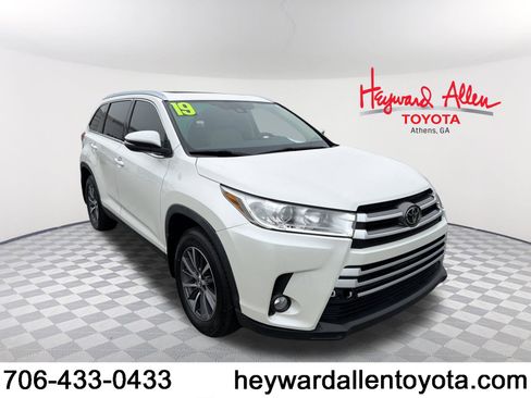 Used 2019 Toyota Highlander XLE image 1