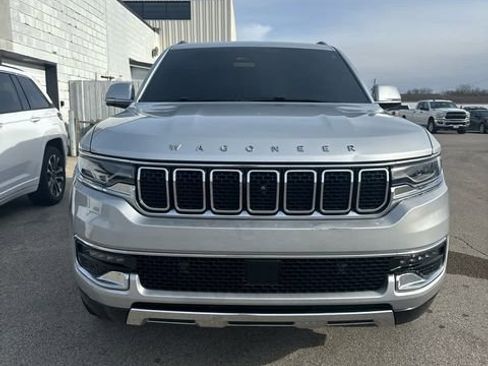 Used 2022 Jeep Wagoneer Series III w/ Convenience Group I AWD/4WD image 2