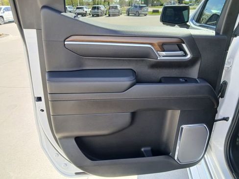 Certified 2025 Chevrolet Silverado 1500 High Country w/ High Country Premium Package AWD/4WD image 14