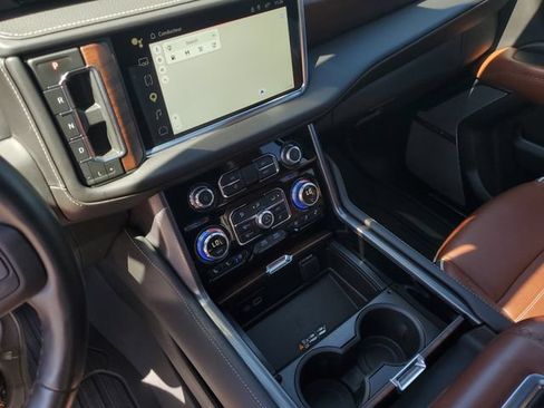 Used 2024 GMC Yukon Denali Ultimate AWD/4WD image 19