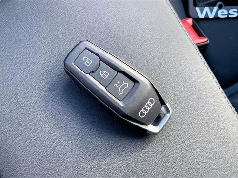 Used 2025 Audi Q5 Premium w/ Convenience Package image 14