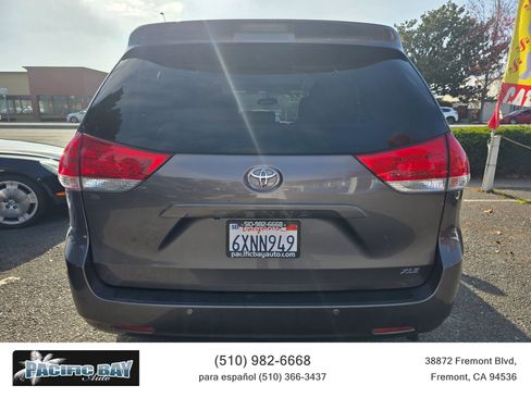 Used 2013 Toyota Sienna XLE image 6