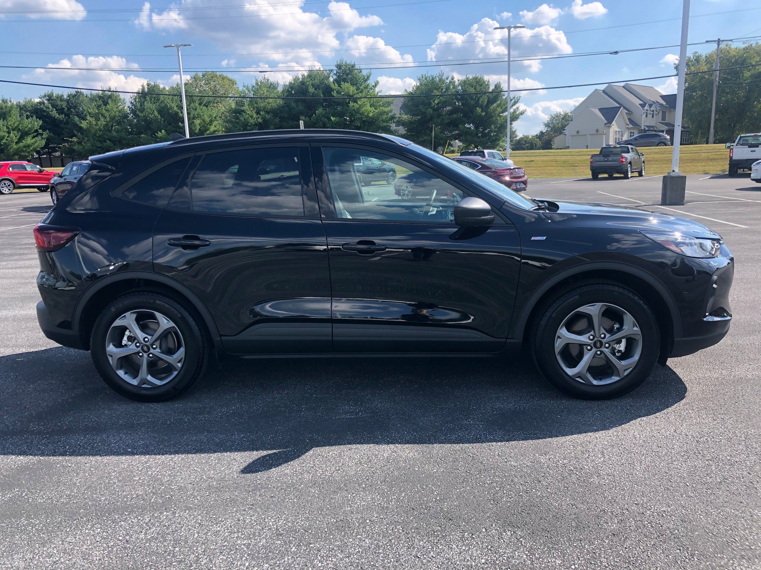 Used 2025 Ford Escape ST-Line w/ Cold Weather Package AWD/4WD image 6