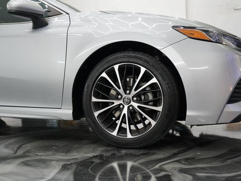 Used 2020 Toyota Camry SE FWD image 5