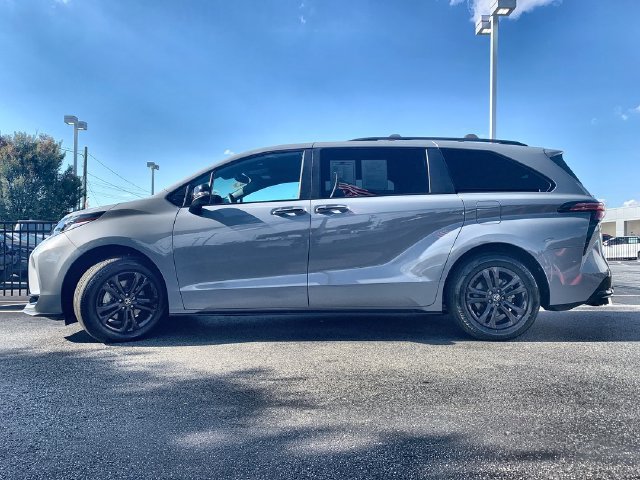 Certified 2025 Toyota Sienna XSE w/ XSE Premium Package AWD/4WD image 5
