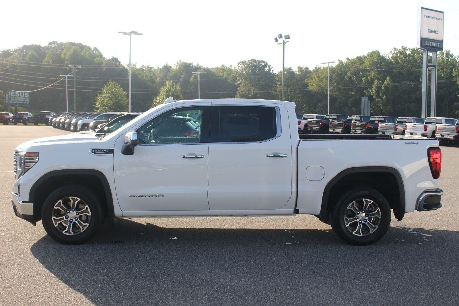 Used 2025 GMC Sierra 1500 SLT AWD/4WD image 4