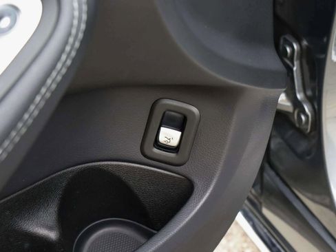 Used 2017 Mercedes-Benz C 300 4MATIC Sedan image 17