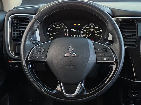 Used 2020 Mitsubishi Outlander LE image 13