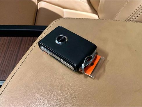 Certified 2024 Volvo XC60 T8 Ultimate w/ Climate Package image 12