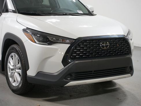 Certified 2024 Toyota Corolla Cross LE image 4