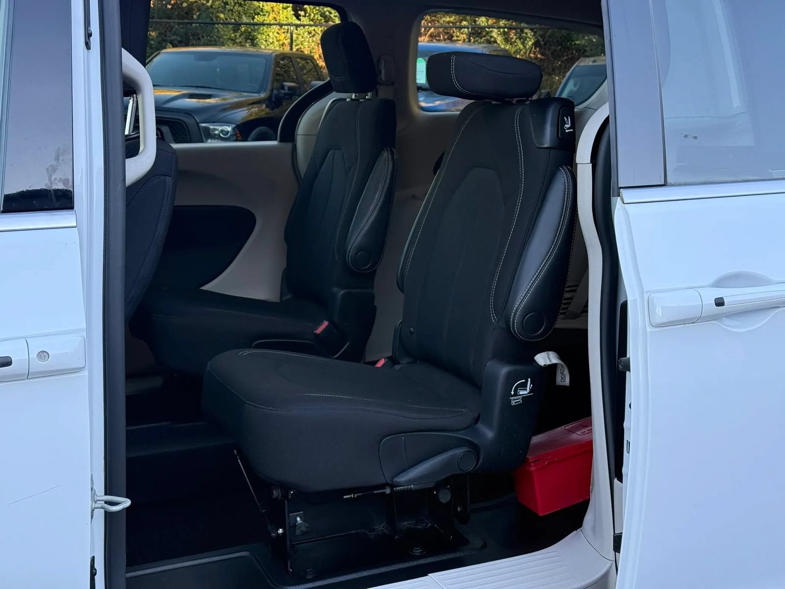 Used 2023 Chrysler Voyager LX FWD image 10