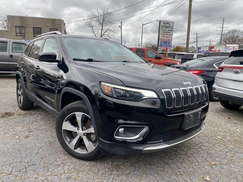 Used 2019 Jeep Cherokee Limited image 2