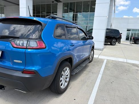 Used 2022 Jeep Cherokee Latitude Lux w/ Sun & Sound Group AWD/4WD image 4