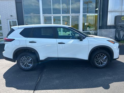 Used 2025 Nissan Rogue S AWD/4WD image 16