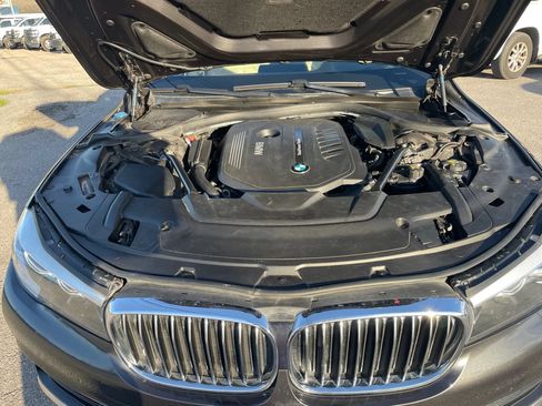 Used 2018 BMW 740i RWD image 10
