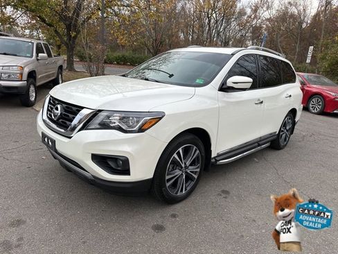 Used 2020 Nissan Pathfinder Platinum image 2