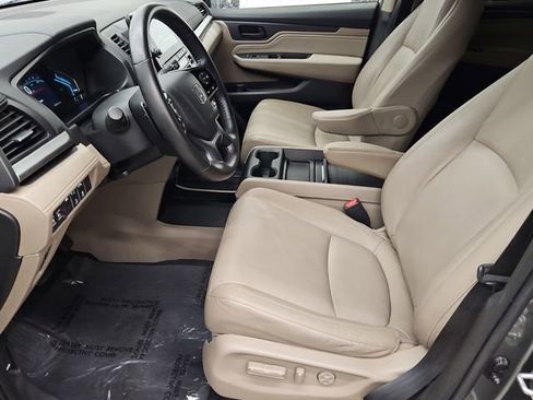 Used 2018 Honda Odyssey Touring image 11