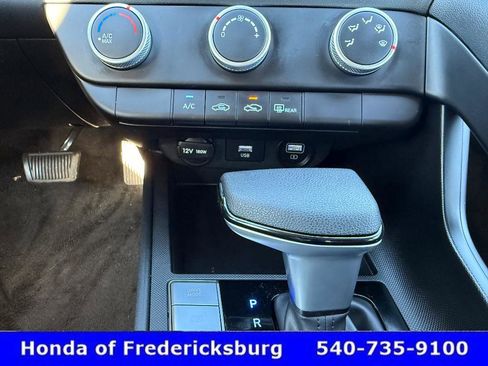 Used 2023 Hyundai Elantra SE w/ Preferred Accessory Package image 20