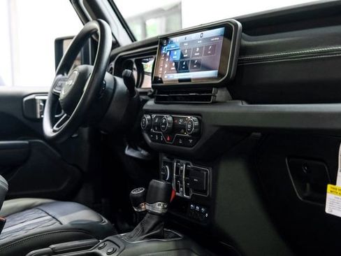Used 2025 Jeep Gladiator Sport AWD/4WD image 61