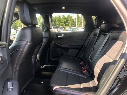 Used 2025 Ford Escape ST-Line w/ Cold Weather Package image 10